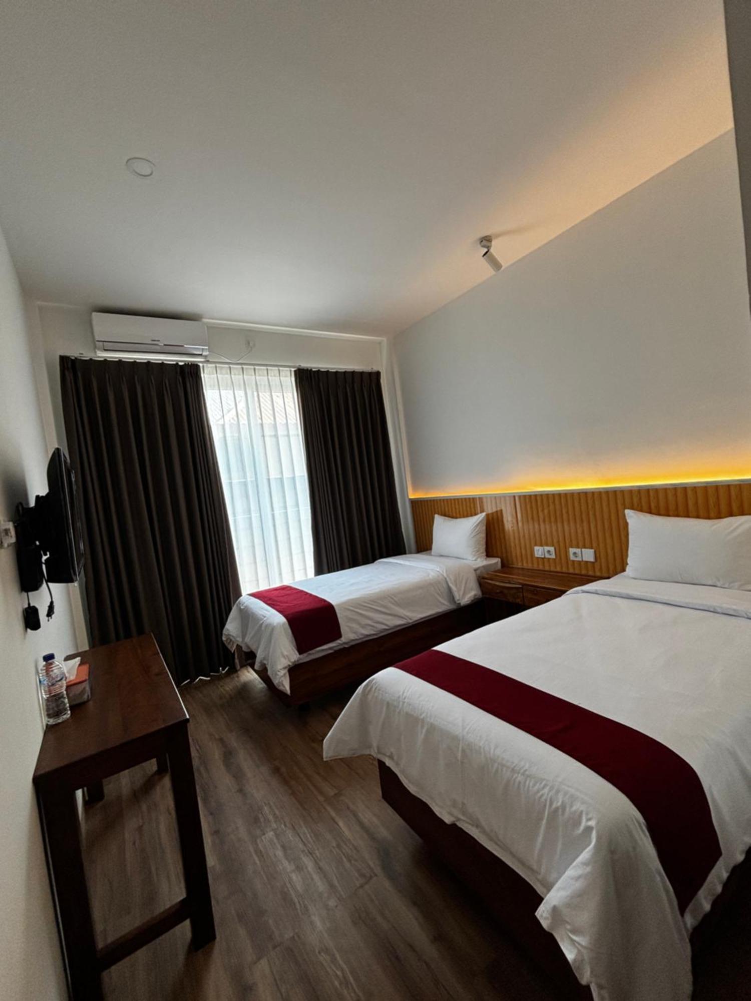 Christika Homestay Labuan Bajo Extérieur photo